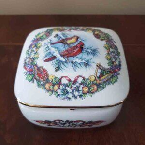 Heritage House Melodies of Christmas Music Box Porcelain Joy to the World